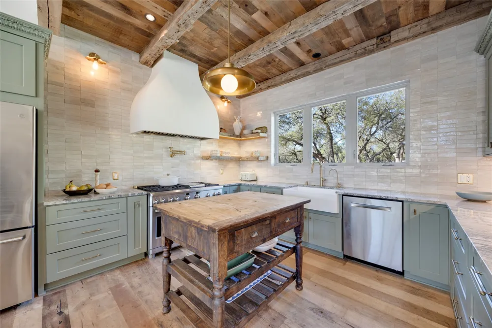 335 Beulah Lane Dripping Springs, TX 78620