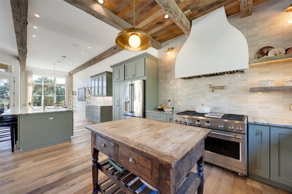 335 Beulah Lane Dripping Springs, TX 78620
