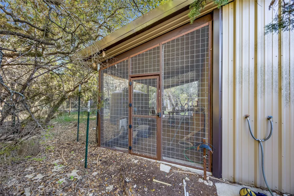 335 Beulah Lane Dripping Springs, TX 78620