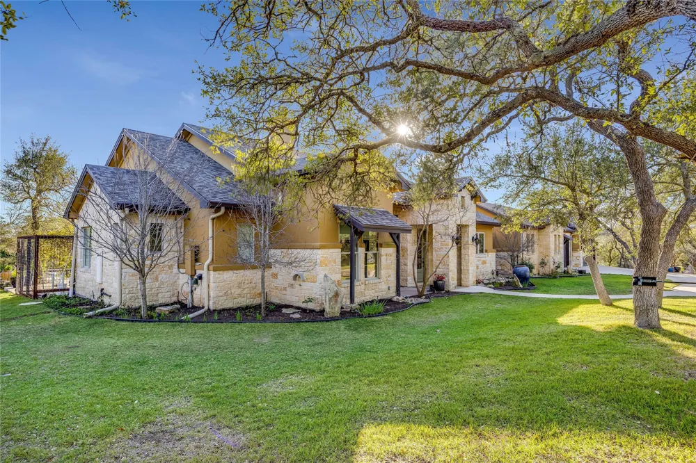 335 Beulah Lane Dripping Springs, TX 78620