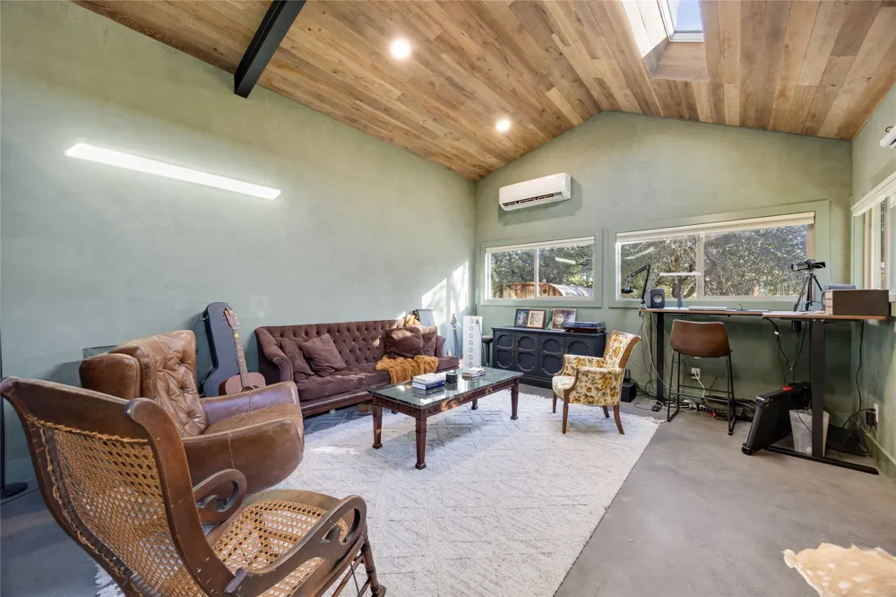 335 Beulah Lane Dripping Springs, TX 78620