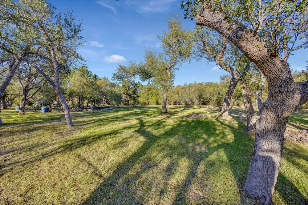 335 Beulah Lane Dripping Springs, TX 78620