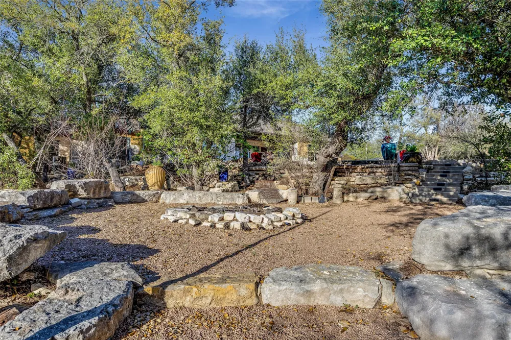 335 Beulah Lane Dripping Springs, TX 78620