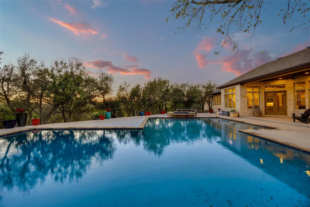 335 Beulah Lane Dripping Springs, TX 78620