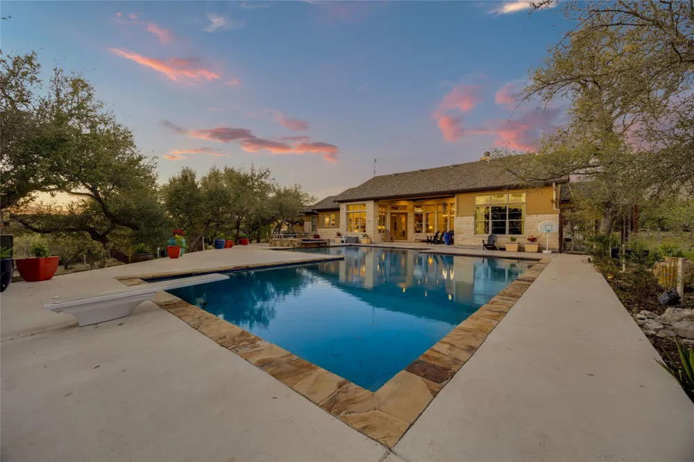 335 Beulah Lane Dripping Springs, TX 78620
