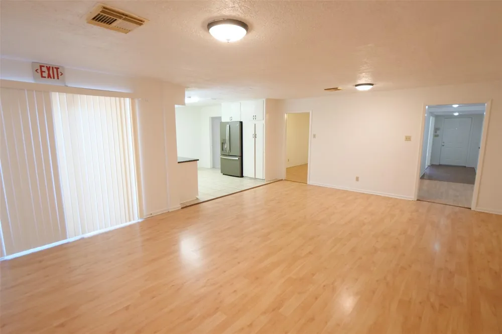 5231 Beechnut Street Houston, TX 77096