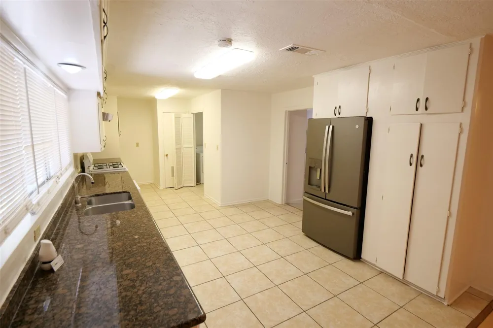 5231 Beechnut Street Houston, TX 77096