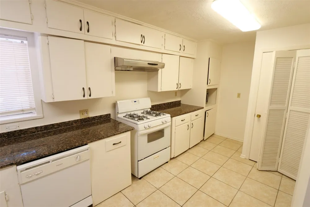 5231 Beechnut Street Houston, TX 77096