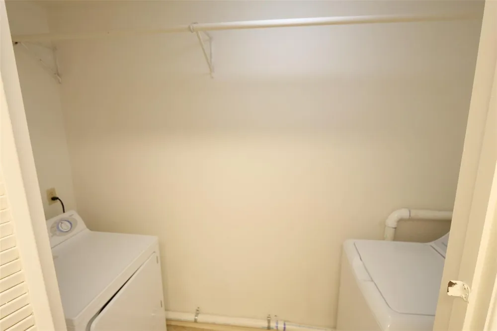 5231 Beechnut Street Houston, TX 77096