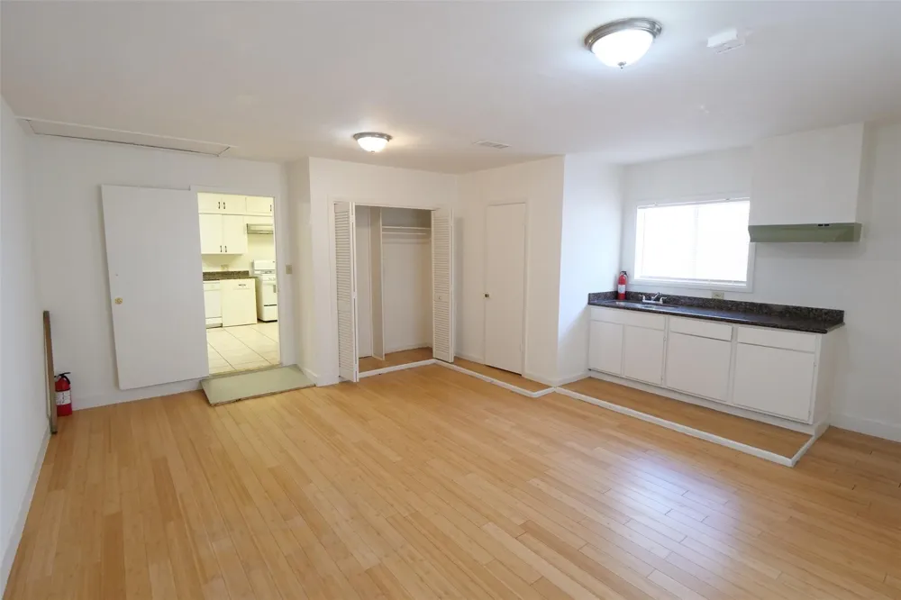 5231 Beechnut Street Houston, TX 77096