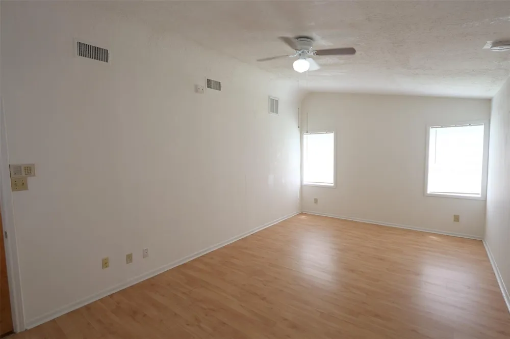 5231 Beechnut Street Houston, TX 77096