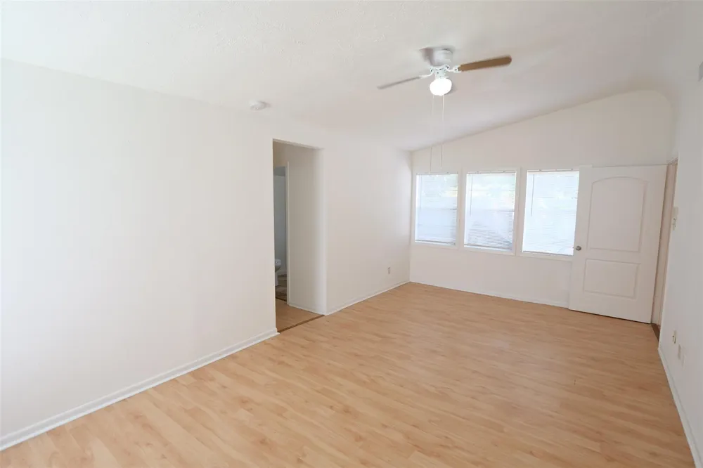 5231 Beechnut Street Houston, TX 77096