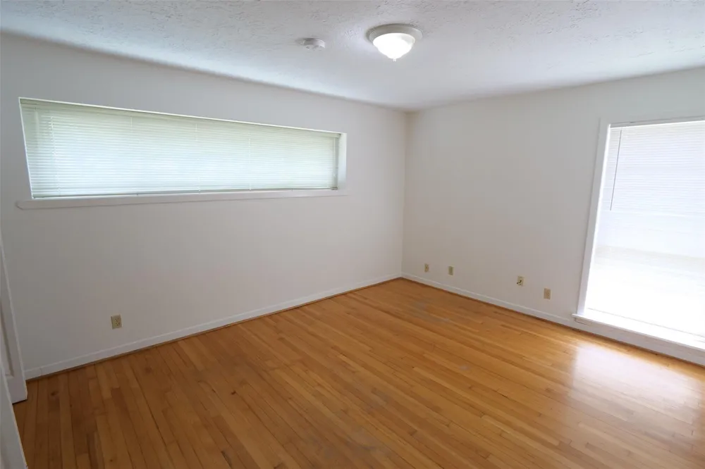 5231 Beechnut Street Houston, TX 77096