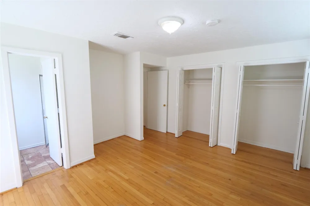 5231 Beechnut Street Houston, TX 77096