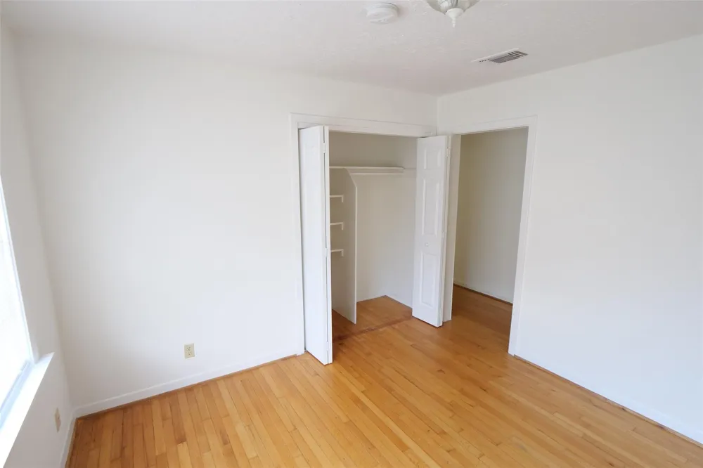 5231 Beechnut Street Houston, TX 77096