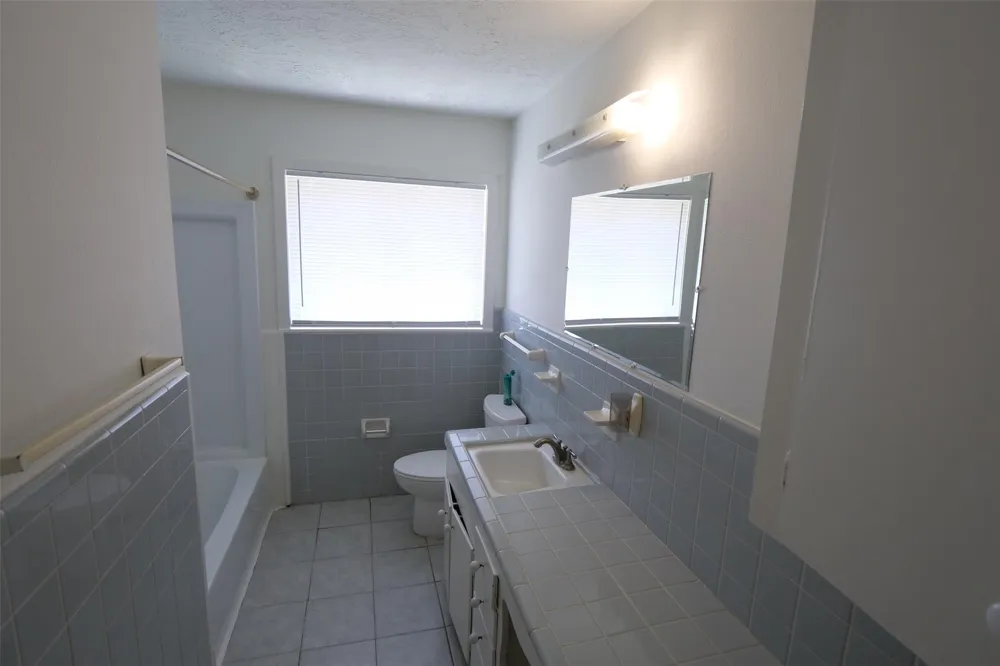 5231 Beechnut Street Houston, TX 77096