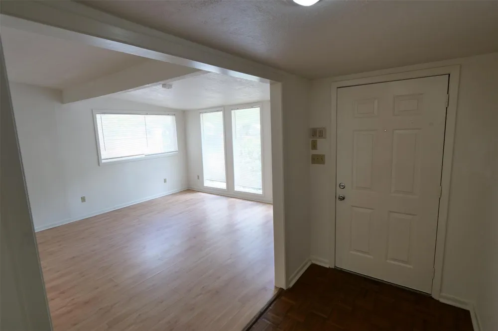 5231 Beechnut Street Houston, TX 77096