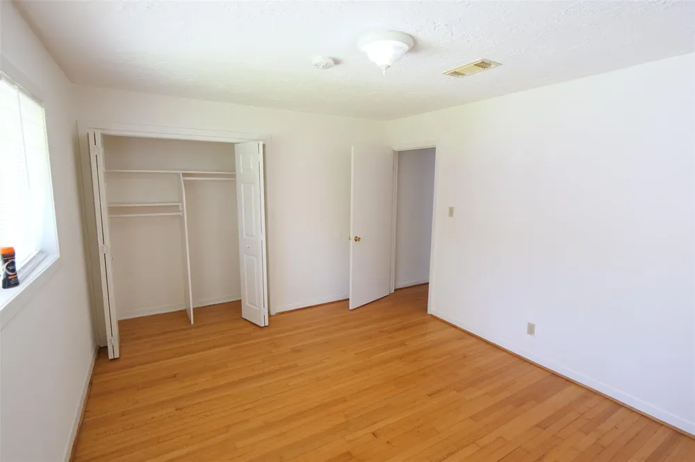 5231 Beechnut Street Houston, TX 77096