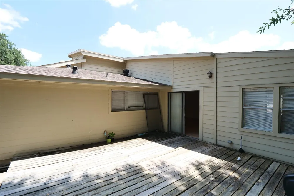 5231 Beechnut Street Houston, TX 77096