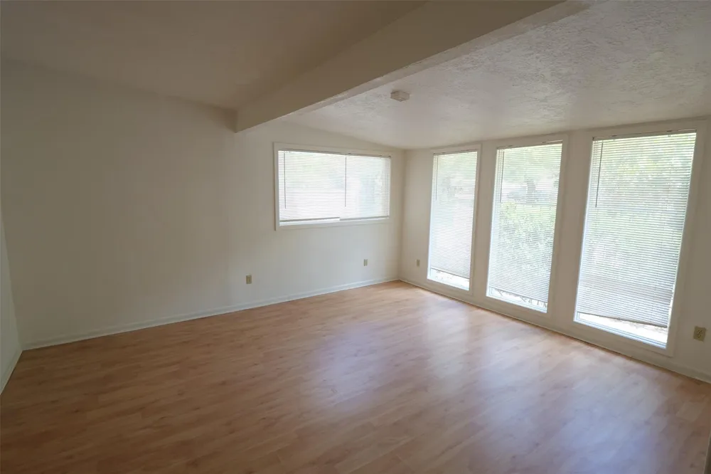 5231 Beechnut Street Houston, TX 77096
