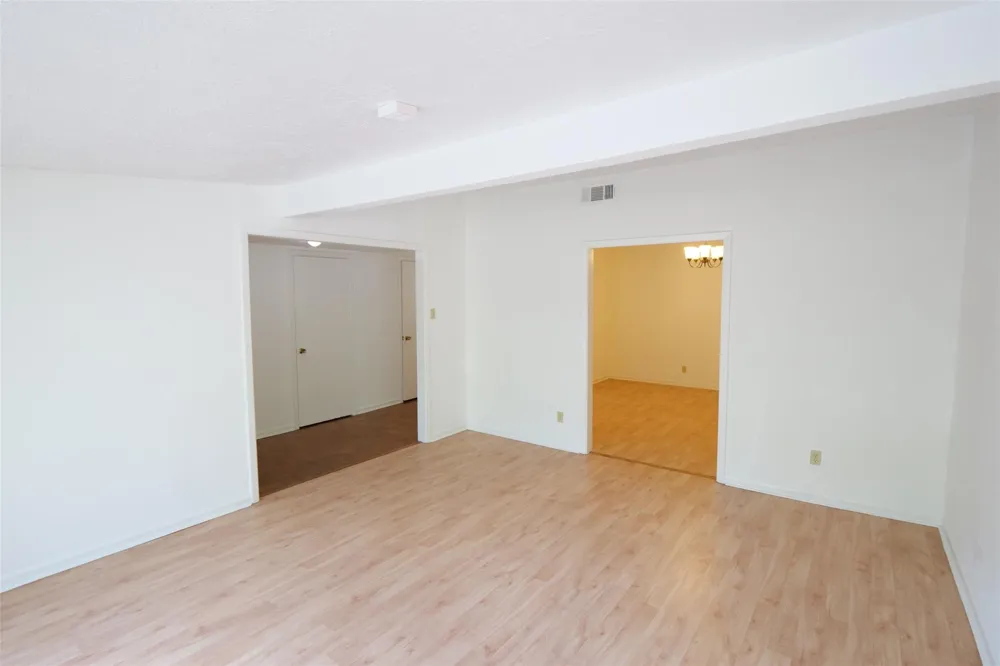 5231 Beechnut Street Houston, TX 77096