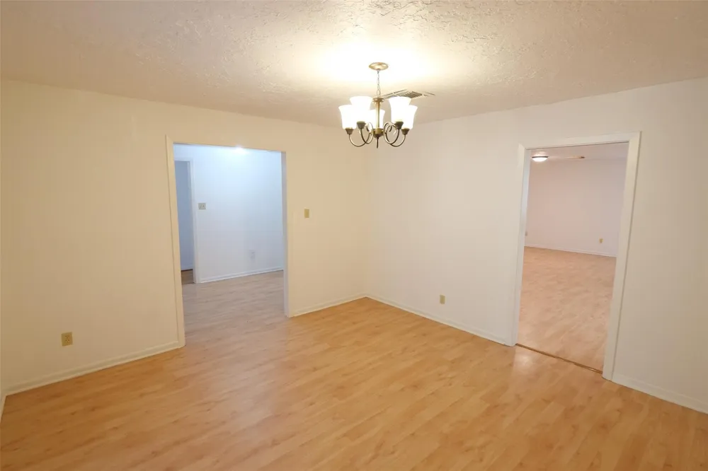 5231 Beechnut Street Houston, TX 77096