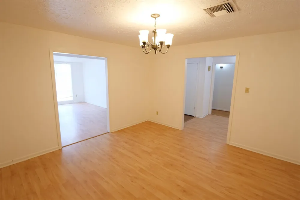 5231 Beechnut Street Houston, TX 77096