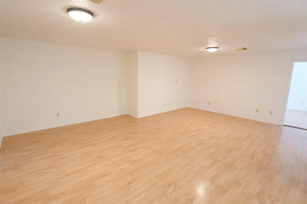 5231 Beechnut Street Houston, TX 77096