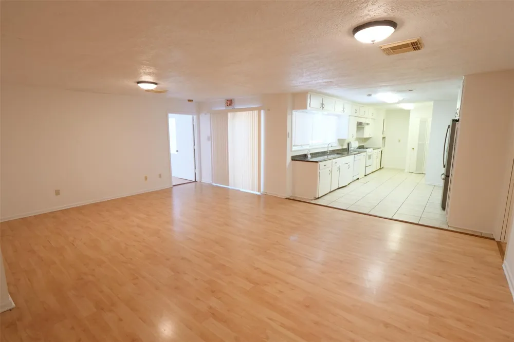 5231 Beechnut Street Houston, TX 77096