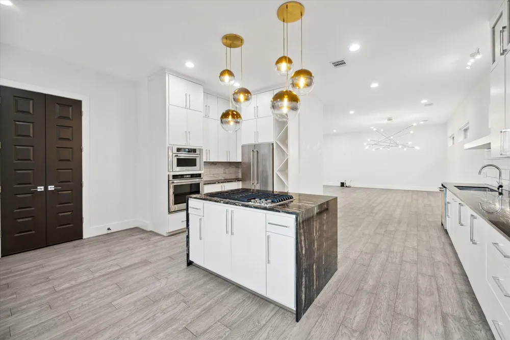 710 Stanford Street #C Houston, TX 77019
