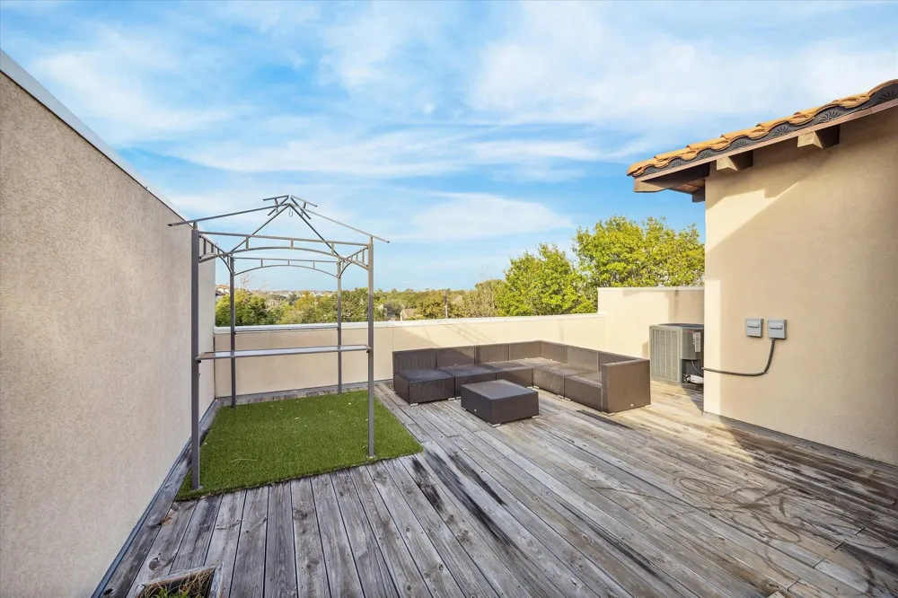 710 Stanford Street #C Houston, TX 77019
