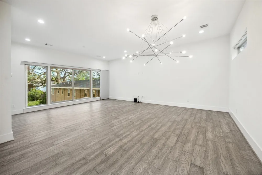 710 Stanford Street #C Houston, TX 77019