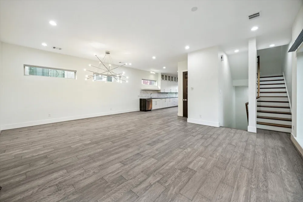 710 Stanford Street #C Houston, TX 77019