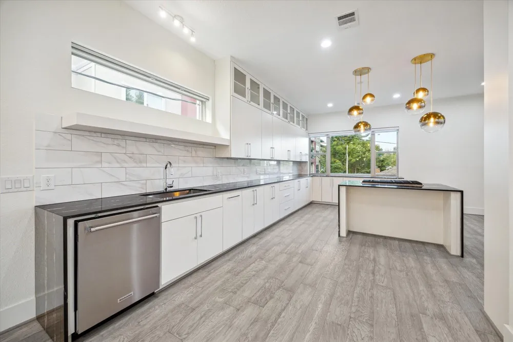 710 Stanford Street #C Houston, TX 77019