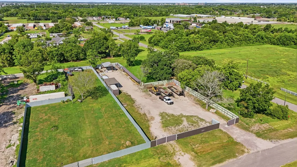 1406 Hill Avenue League City, TX 77573