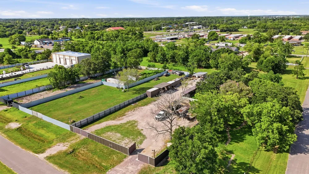 1406 Hill Avenue League City, TX 77573