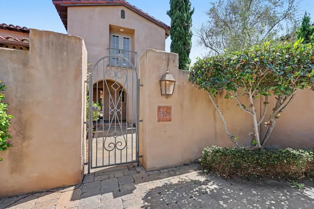 7929 Entrada De Luz East San Diego, CA 92127