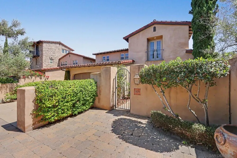 7929 Entrada De Luz East San Diego, CA 92127