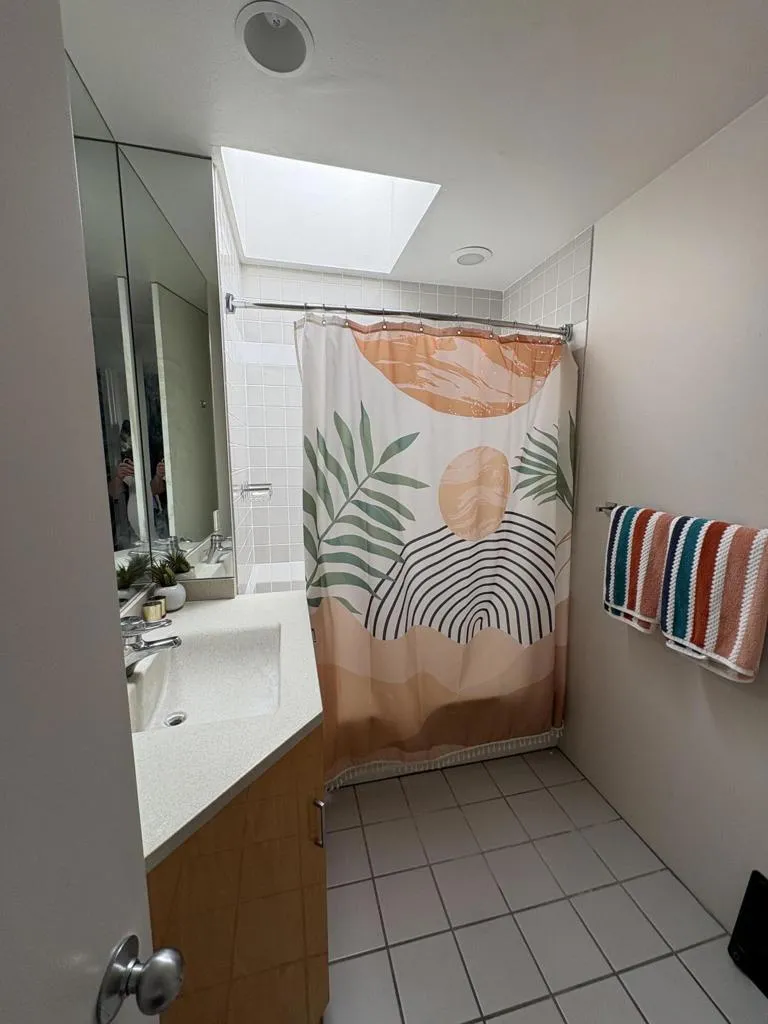 2410 Lyric Avenue Los Angeles, CA 90027