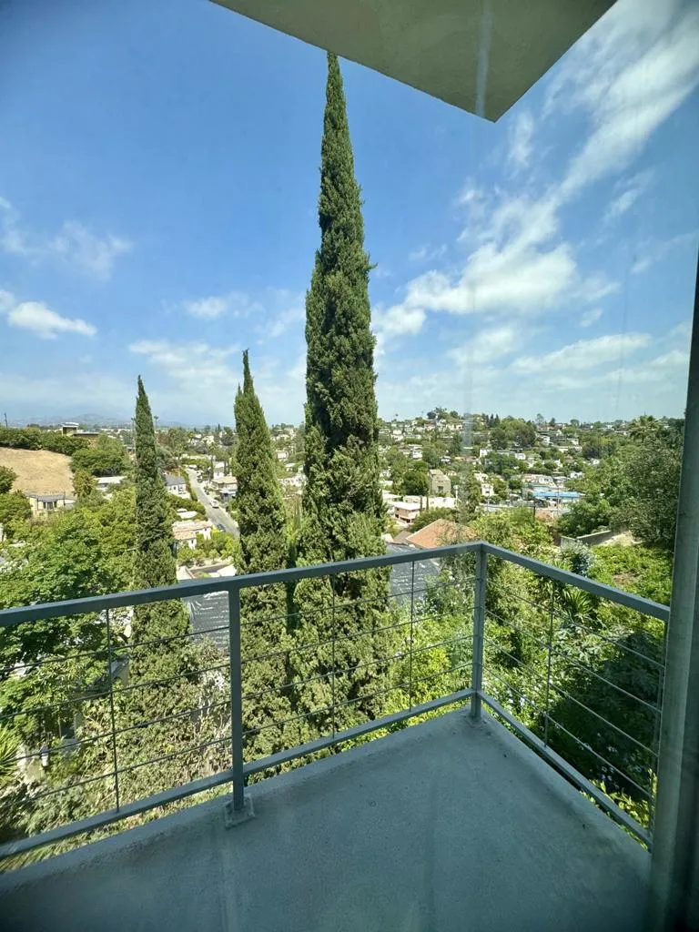 2410 Lyric Avenue Los Angeles, CA 90027