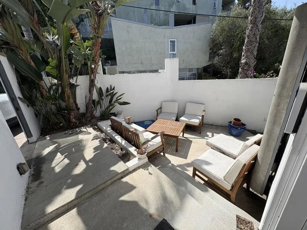 2410 Lyric Avenue Los Angeles, CA 90027