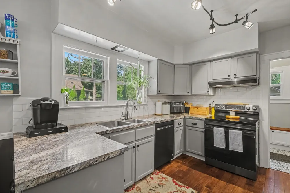 1214 Oakleigh Avenue NW Grand Rapids, MI 49504