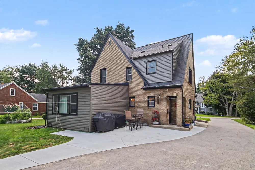 1214 Oakleigh Avenue NW Grand Rapids, MI 49504