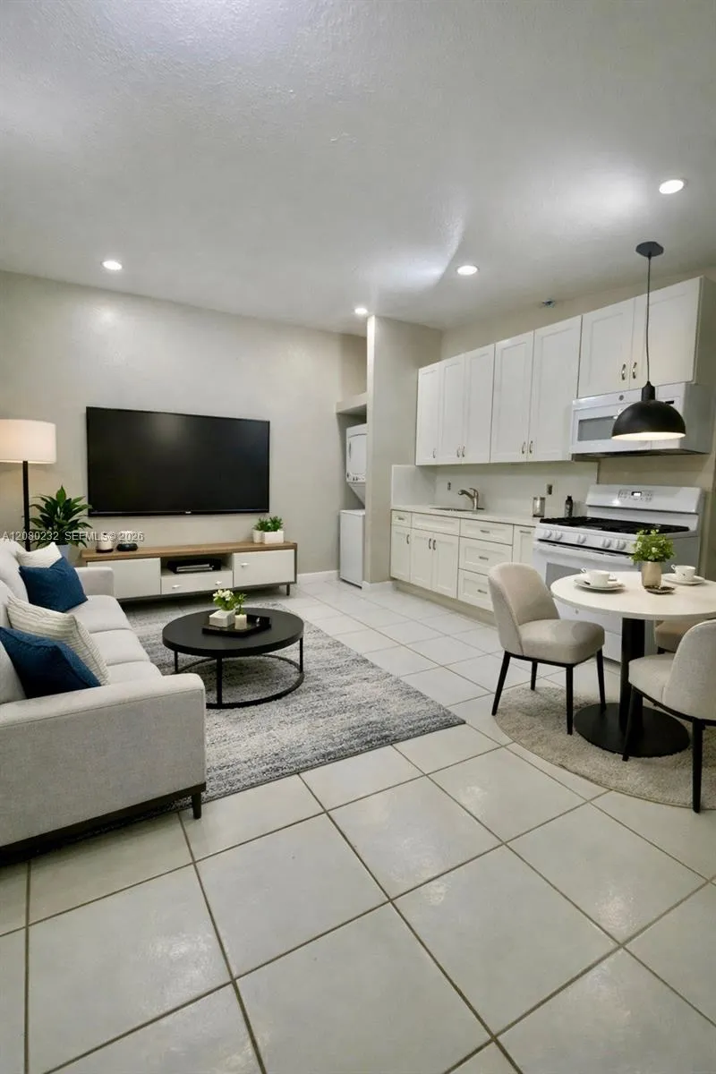 255 W 64th St Hialeah, FL 33012