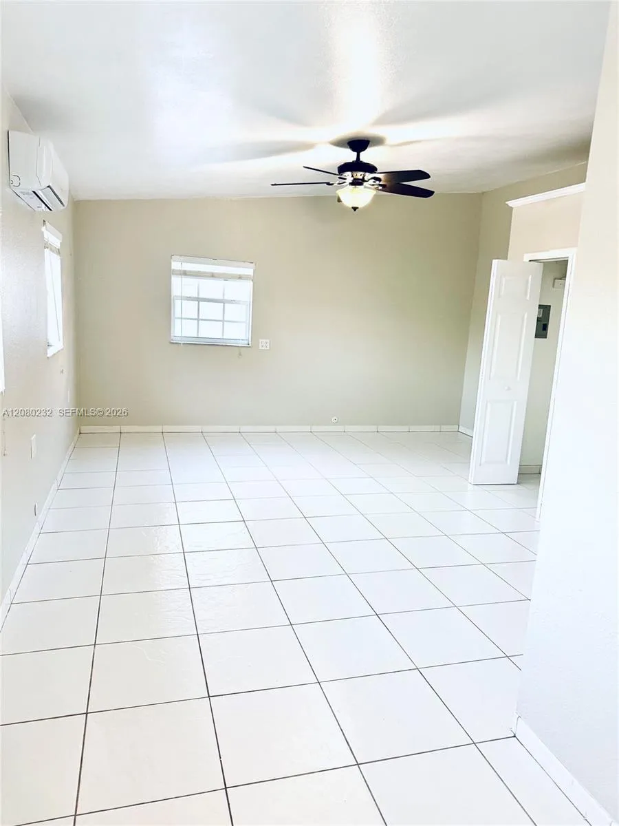 255 W 64th St Hialeah, FL 33012