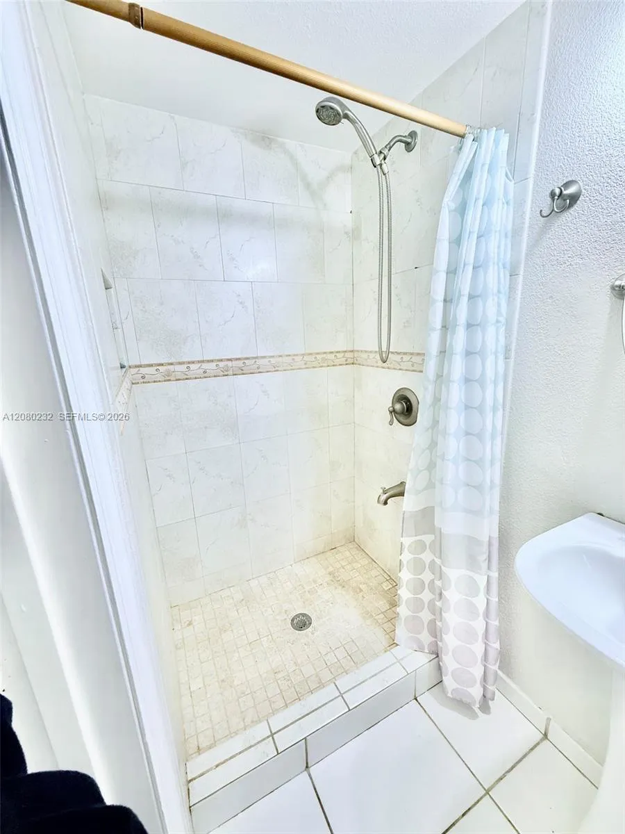 255 W 64th St Hialeah, FL 33012