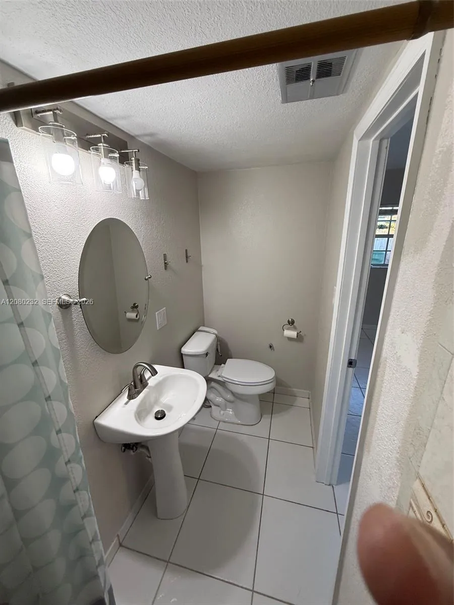 255 W 64th St Hialeah, FL 33012