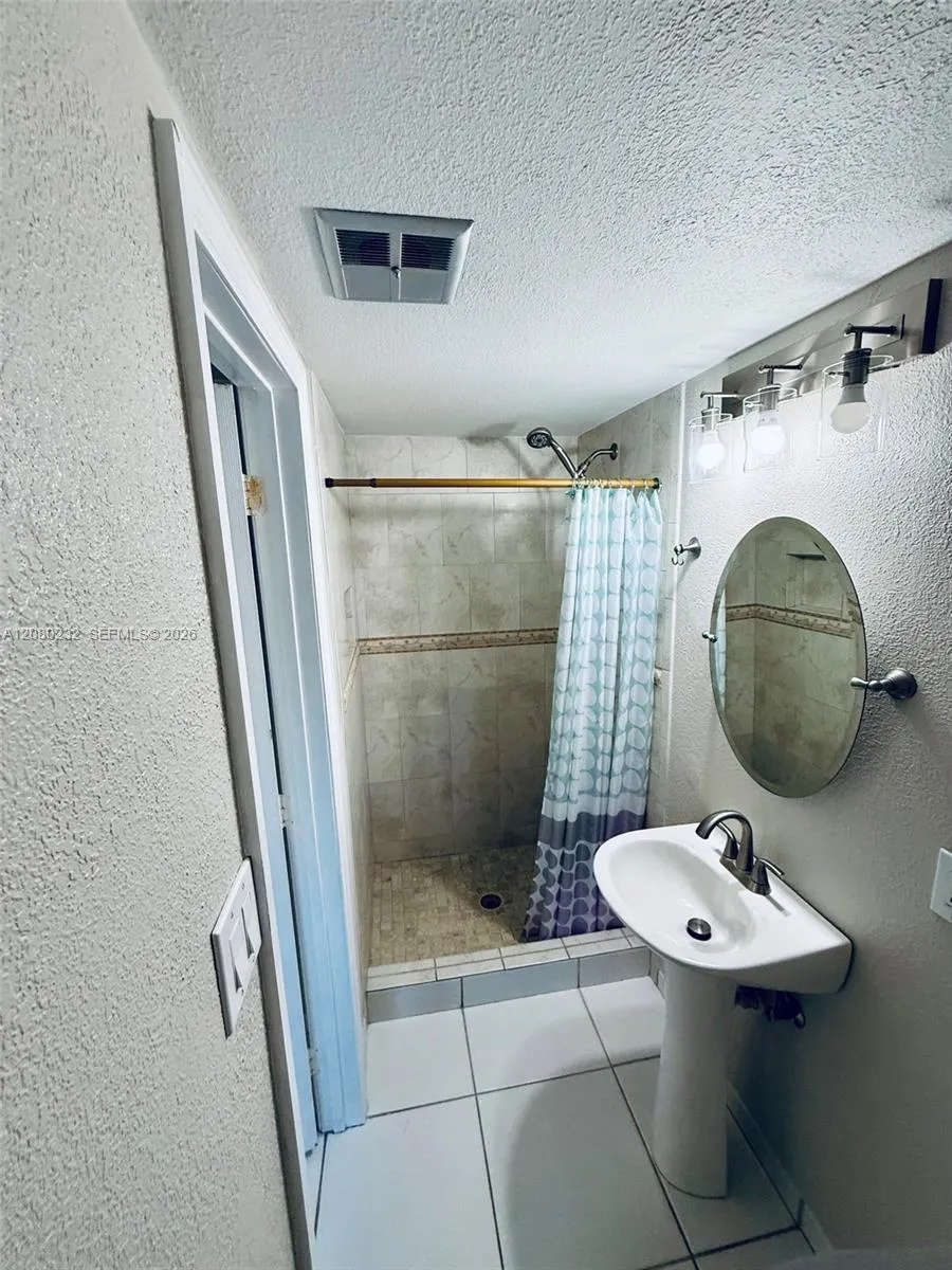 255 W 64th St Hialeah, FL 33012