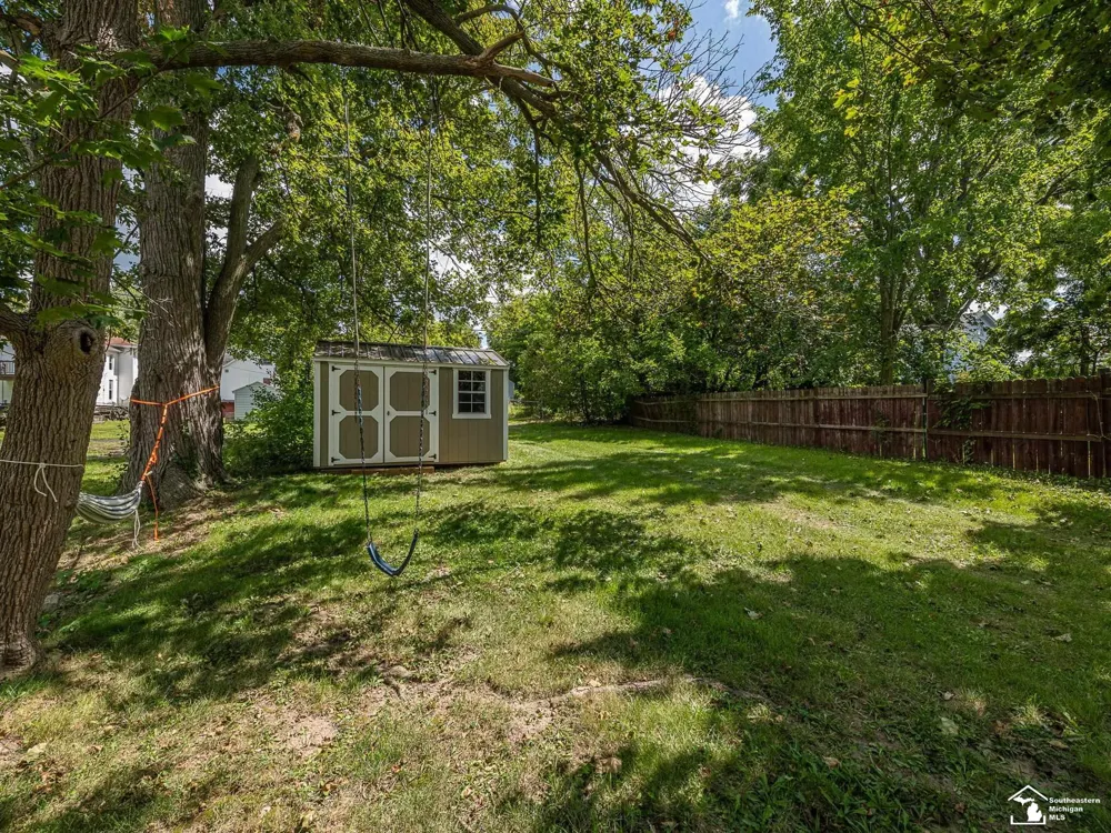 637 S Winter Street Adrian City, MI 49221