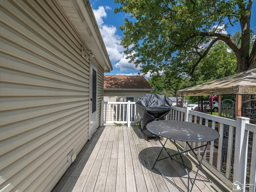 637 S Winter Street Adrian City, MI 49221
